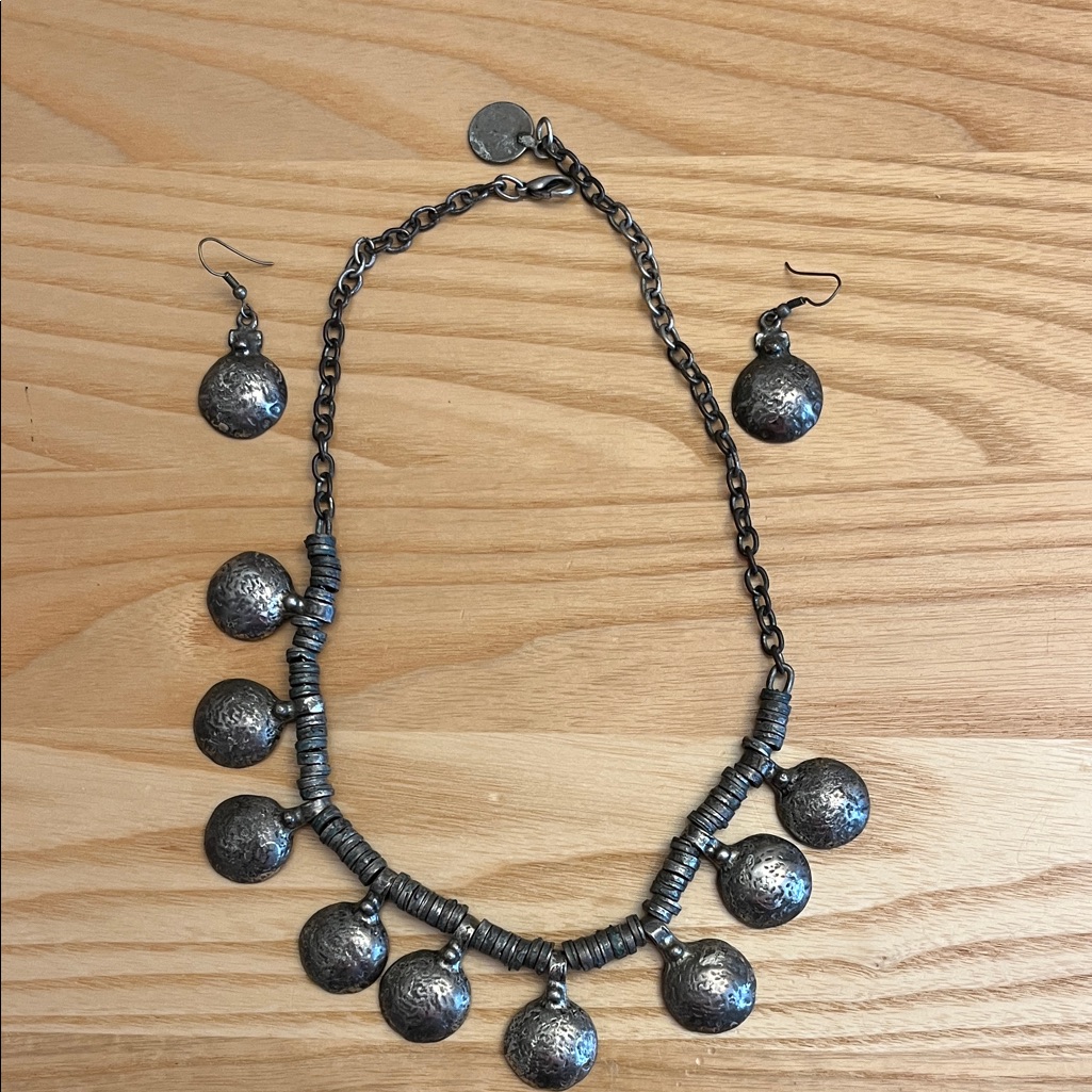 Silver Tone Necklace And Earring Set